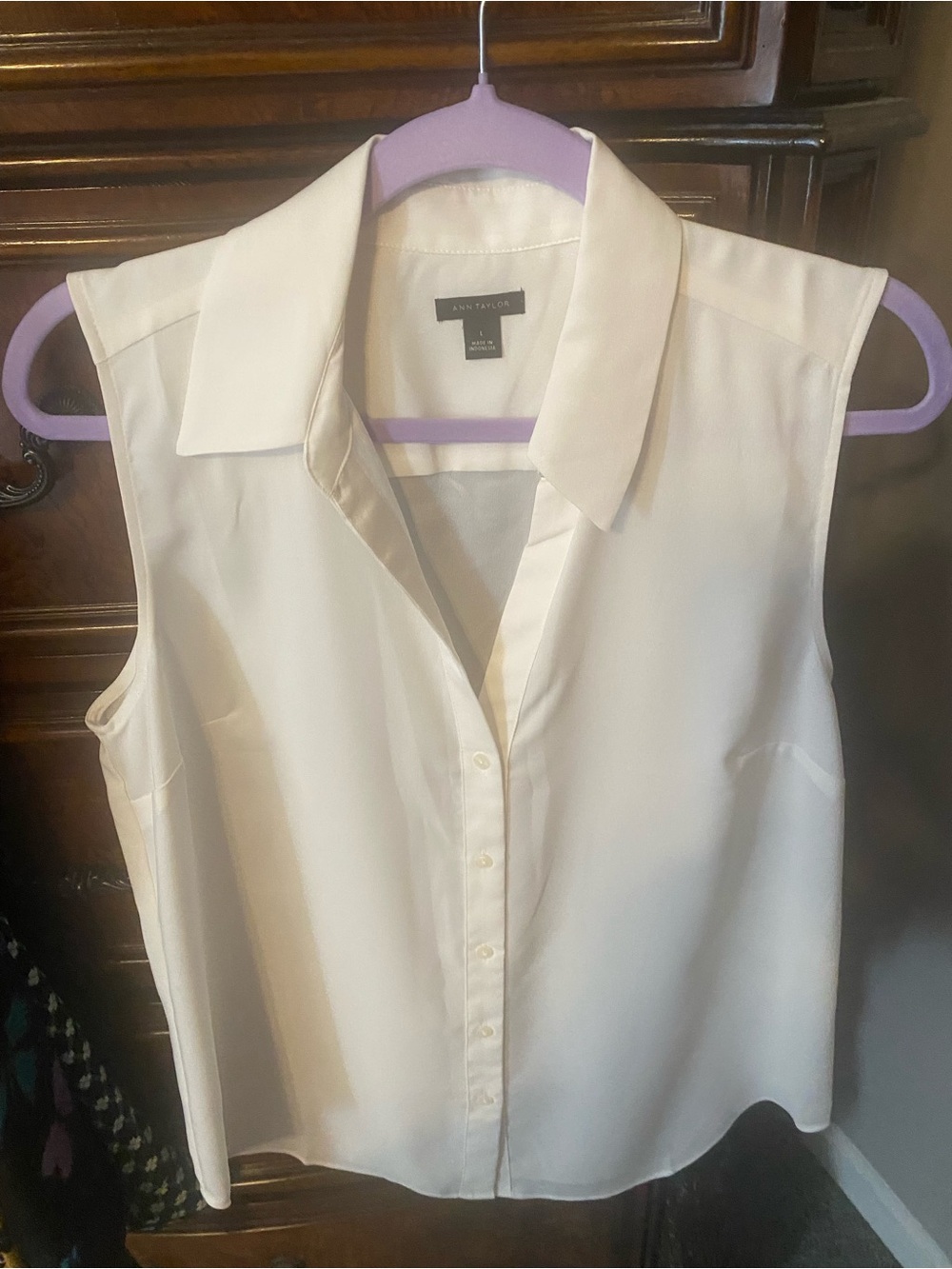 Ann Taylor white sleeveless essential blouse